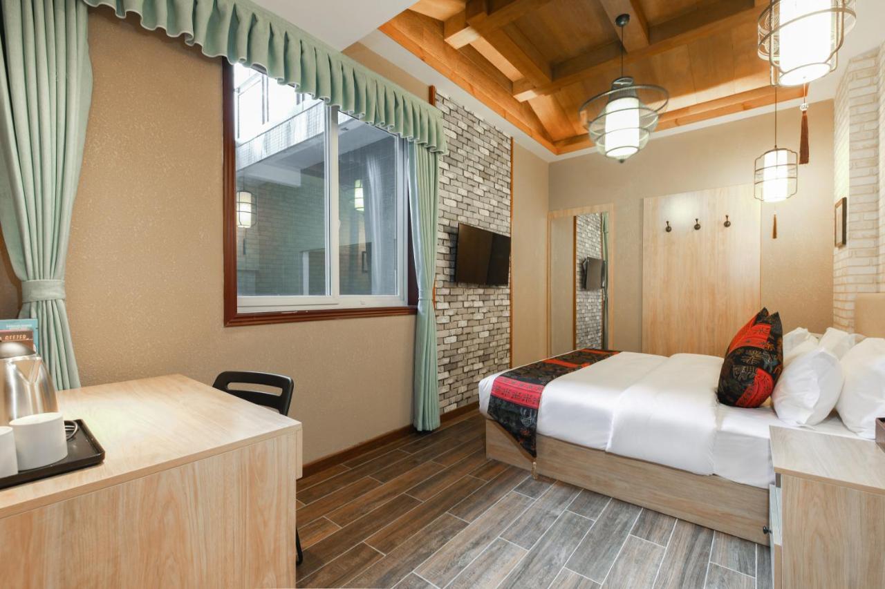 Zou Qu Ye Travel Hotel Chongqing Exterior photo